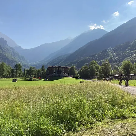 Finestra Sulle Alpi Orobie *