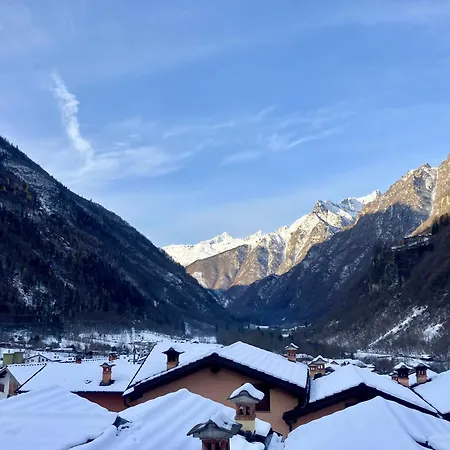Finestra Sulle Alpi Orobie *